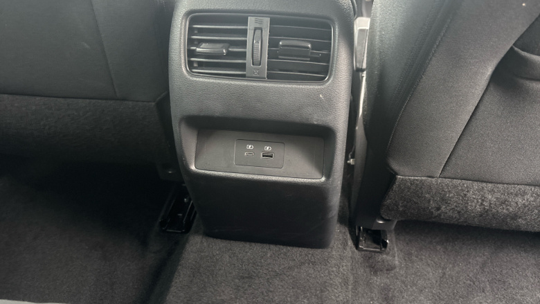 Nissan Qashqai 1.3 DiG-T MH N-Connecta 5dr Petrol Hatchback